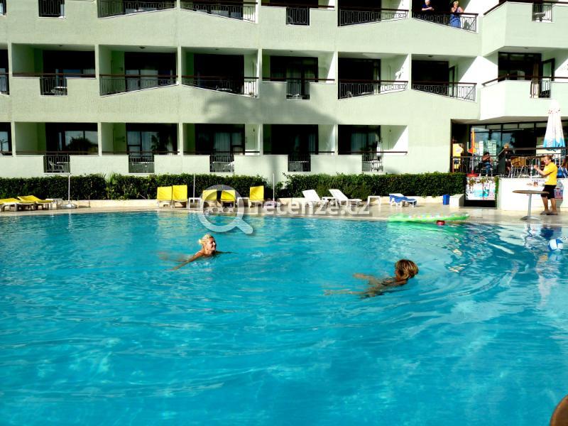 Hotelový bazén Elyseé