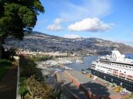 výhledy ze zahrady na Funchal s přístavem