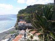 výhledy z hotelu na vesničku Ponta do Sol