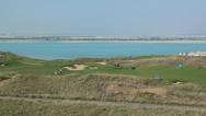 golfové ihrisko a jazero