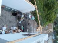 pohled z okna 3.patra našeho pokoje - shromažďování odpadků