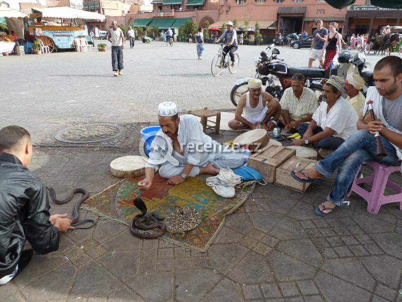 mumraj na náměstí v Marrakeshi