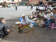 mumraj na náměstí v Marrakeshi