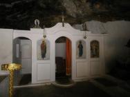 V jeskyni Milatos