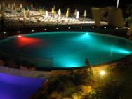 Hotel Nessebar Beach ***
hotelové bazény v noci