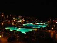 bazény v noci