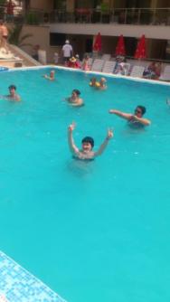 aqua aerobic s animátory v dolním bazénu