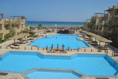 hezké moře a pláž, pokoj v pohodě, spousta komárů a občas docela silný vítr, 