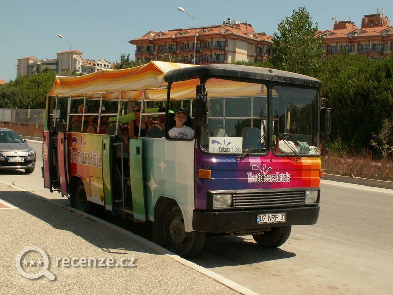 Autobus jezdící na pláž.