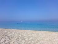 Pláž Egremni od 09:00 do 11:00 naprosto prázdná !
