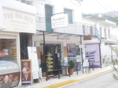 AMAZING SERVICE and staff, LOLA, CLAIRE, LINDA, I LOVE THEM !!!!!!!! 