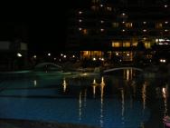 noční pohled na bazén