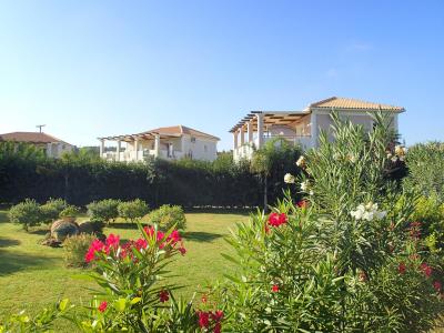 prohlídka vilového komplexu - Mamfredas Villas