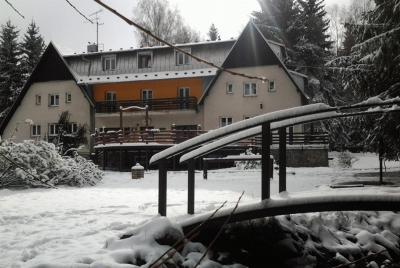 Hotel, výcviková základna a do budoucna snad prý i záchranářská.