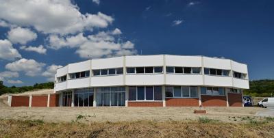 Neobvyklá stavba s neobvyklými zážitky