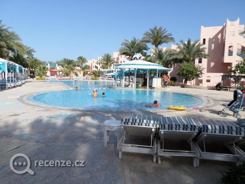 Hotel La Pacha-bazén s barem