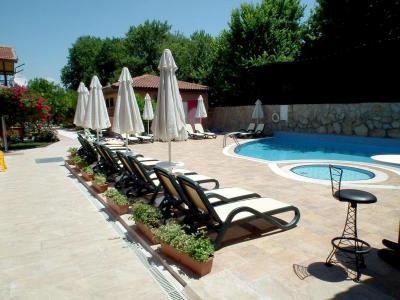 Prohlídka hotelu Özlem Garden *** - útulný komplex s bungalovy u pláže a promenády v Side