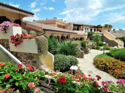 Prohlídka hotelu Baia di Nora **** - moc hezký komplex plný zeleně s krásnou pláží