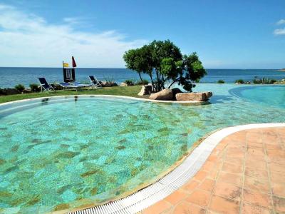 Prohlídka hotelu Is Morus Relais **** - krásný klidný areál v piniovém háji přímo u moře