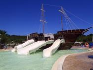 pirátská lod v aquaparku