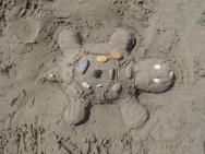 želvičky všude... :-) tak jsme si udělali i z písku...