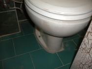 WC - zašlé, špinavé