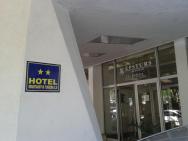 Proč cestovka uvádí 3 hvězdy, když je hotel 2 hvězdičkový ?!!!