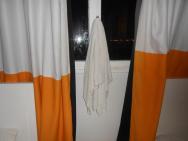 Další nachystaný ručník, tentokráte na okně