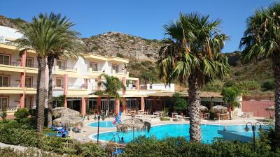 Příjemný 3* hotel kousek od krásné prostorné písčité pláže