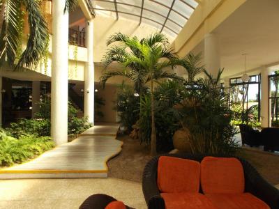 Sol Sirenas Coral ****