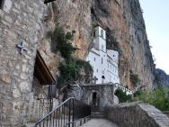 Výlet do kláštera ve skalách Ostrogu