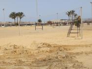 A je po srandě...Beach volejbal jsme právě dohráli...stavaři si ho zarezervovali Tatrou:)
