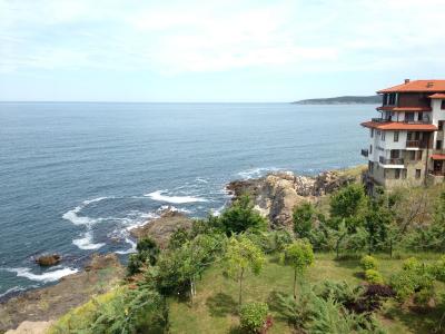 Hotel na útesu, krásné klidné okolí