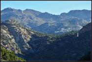 ...hory nad hotelem Kakkos Bay...v dálce vesnička Agios Ioanis...