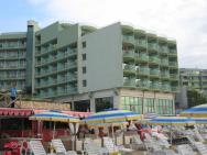 pohled na hotel Bilyana beach