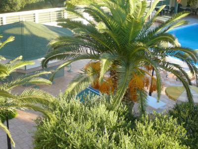 Výborný hotel a vstřícný a bezvadný personál, fantastické moře i pláž.