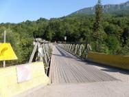 Cesta tam, most na hranici Bosna - Černá Hora, ten je snad z války. :-)