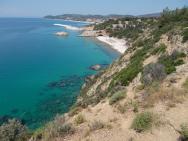 ukázka pobřeží a pláže Metalia u Limenarie