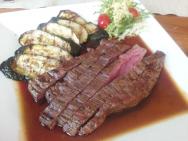 hotel U Růže - Kutná Hora - restaurace - hovězí steak a grilovaná cuketa