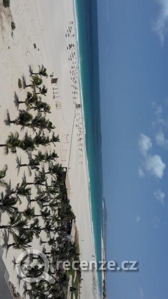 Výhled na pláž z hotelu