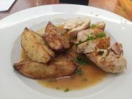 Restaurant Doma - večeře polopenze (plněná kuřecí prsa, opékaný brambor)