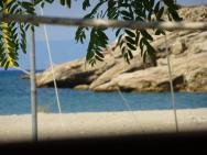 výhled z taverny u pláže Astris Sun