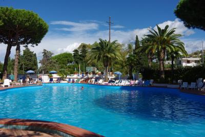 Doporučuji připlatit si za lepší hotel nebo aspoň pokoj.