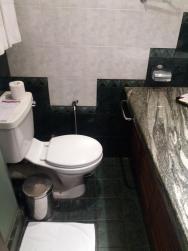 nesmyslně malá koupelna pokoj standard