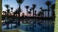 Druhá strana bazénu při západu slunce ❤