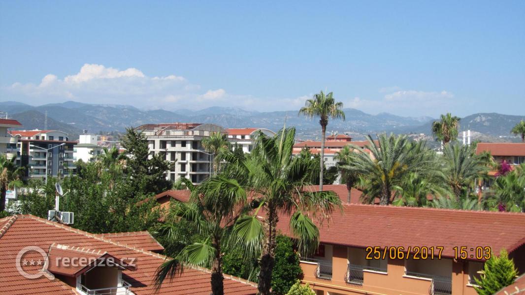 Pohled z hotelu na pohoří Taurus