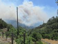Hasení požáru v pohoří Taurus 43 °C ve stínu