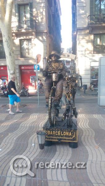 živá socha na La Rambla v Barceloně
