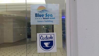 Hotel Blue Sea Beach Reosort je perfektní ve všem, odpovídá 4*. Problémem je ubytování v budově ANEX !!!