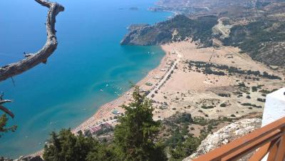 Nádherné prostředí ostrova, moře, skály - špatné ubytování, jídlo, servis